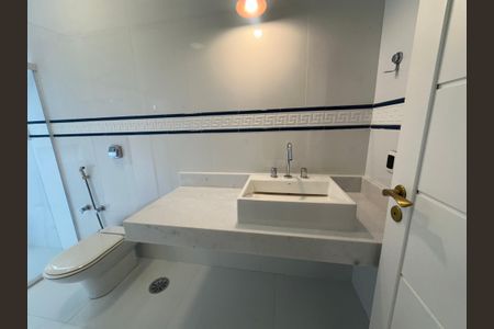 Casa de condomínio à venda com 500m², 4 quartos e 4 vagasBanheiro da Suíte 1