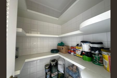 Casa de condomínio à venda com 500m², 4 quartos e 4 vagasDeposito