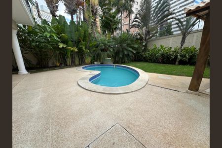 Casa de condomínio à venda com 500m², 4 quartos e 4 vagasPiscina
