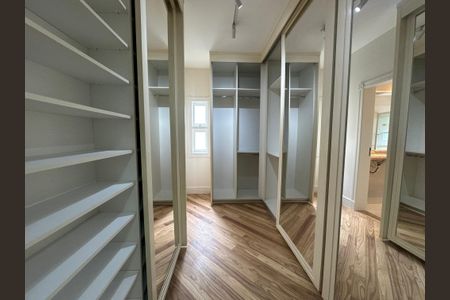 Casa de condomínio à venda com 500m², 4 quartos e 4 vagasCloset