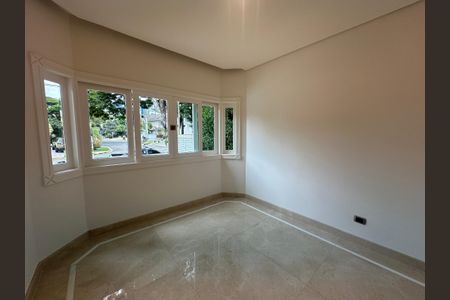 Casa de condomínio à venda com 500m², 4 quartos e 4 vagasEscritório