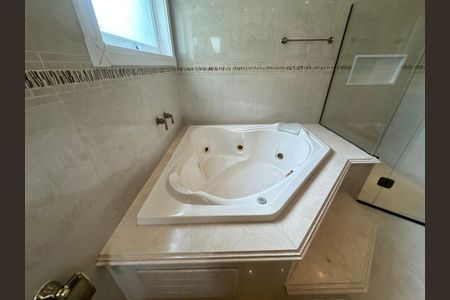 Casa de condomínio à venda com 500m², 4 quartos e 4 vagasBanheiro da Suíte 2