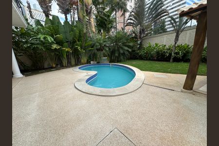 Casa de condomínio à venda com 500m², 4 quartos e 4 vagasPiscina