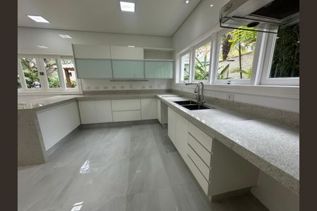 Casa de condomínio à venda com 500m², 4 quartos e 4 vagasCozinha