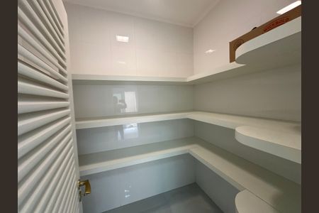 Casa de condomínio à venda com 500m², 4 quartos e 4 vagasDespensa