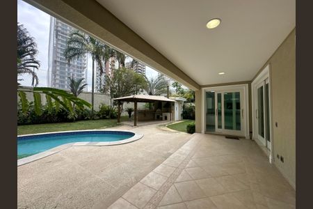 Casa de condomínio à venda com 500m², 4 quartos e 4 vagasVaranda