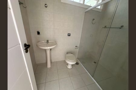 Casa de condomínio à venda com 500m², 4 quartos e 4 vagasBanheiro de serviço