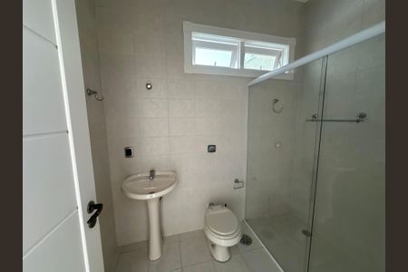 Casa de condomínio à venda com 500m², 4 quartos e 4 vagasBanheiro de serviço