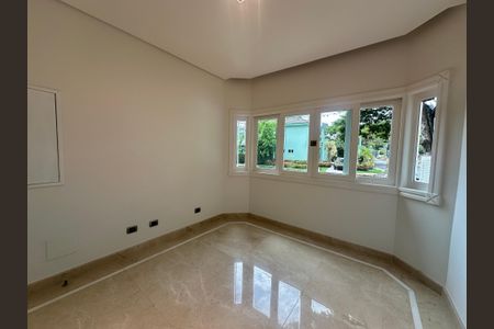 Casa de condomínio à venda com 500m², 4 quartos e 4 vagasEscritório
