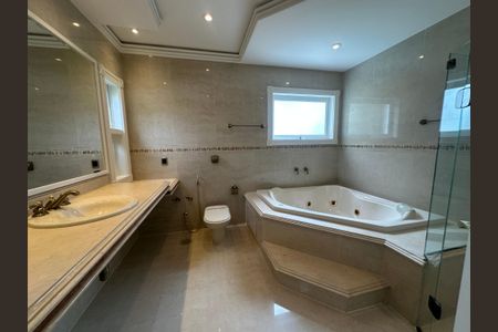 Casa de condomínio à venda com 500m², 4 quartos e 4 vagasBanheiro da Suíte 2