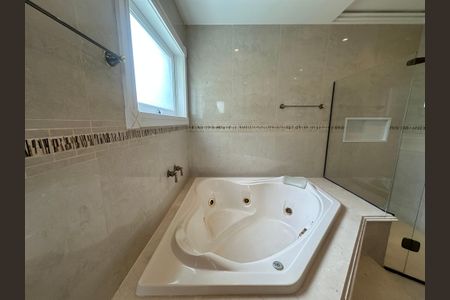 Casa de condomínio à venda com 500m², 4 quartos e 4 vagasBanheiro da Suíte 2