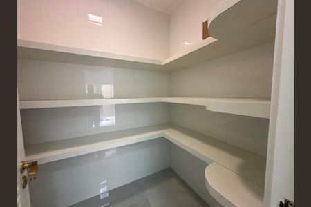 Casa de condomínio à venda com 500m², 4 quartos e 4 vagasDespensa