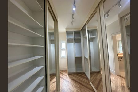 Casa de condomínio à venda com 500m², 4 quartos e 4 vagasCloset