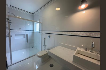 Casa de condomínio à venda com 500m², 4 quartos e 4 vagasBanheiro da Suíte 1