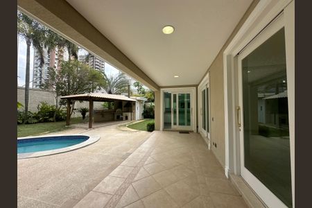 Casa de condomínio à venda com 500m², 4 quartos e 4 vagasVaranda