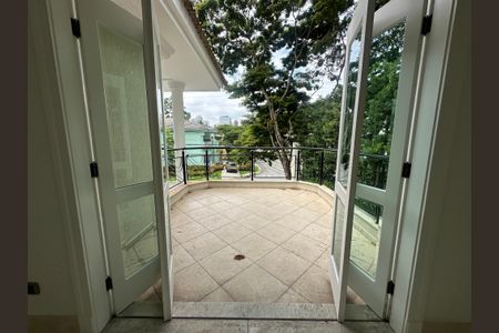 Casa de condomínio à venda com 500m², 4 quartos e 4 vagasVaranda