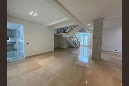 Casa de condomínio à venda com 500m², 4 quartos e 4 vagasSala