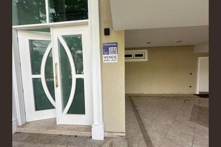 Casa de condomínio à venda com 500m², 4 quartos e 4 vagasFachada