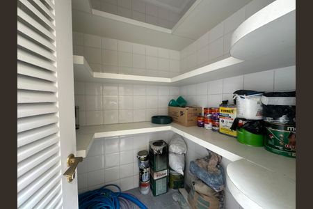 Casa de condomínio à venda com 500m², 4 quartos e 4 vagasDeposito