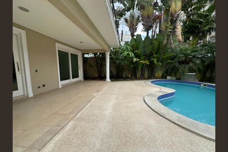 Casa de condomínio à venda com 500m², 4 quartos e 4 vagasPiscina