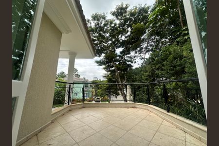 Casa de condomínio à venda com 500m², 4 quartos e 4 vagasVaranda