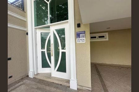 Casa de condomínio à venda com 500m², 4 quartos e 4 vagasFachada
