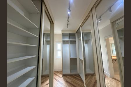 Casa de condomínio à venda com 500m², 4 quartos e 4 vagasCloset