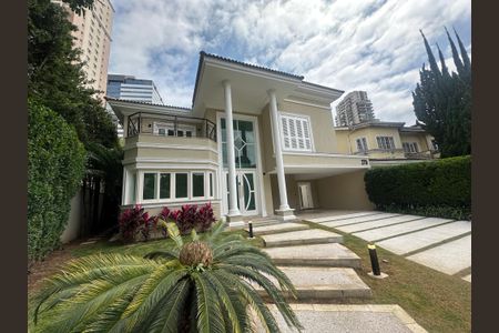 Casa de condomínio à venda com 500m², 4 quartos e 4 vagasFachada