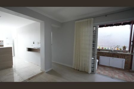 Casa para alugar com 102m², 2 quartos e 2 vagasSala