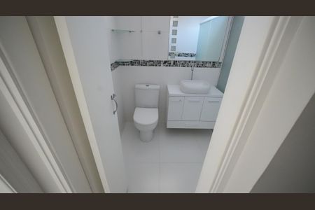 Casa para alugar com 102m², 2 quartos e 2 vagasBanheiro Social