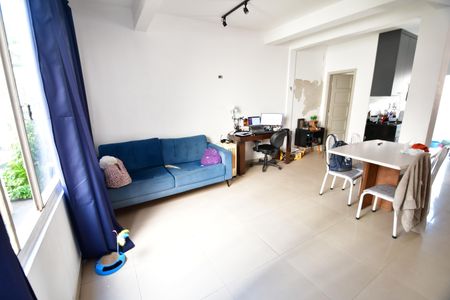 Sala de casa de condomínio à venda com 2 quartos, 89m² em Centro, Campinas