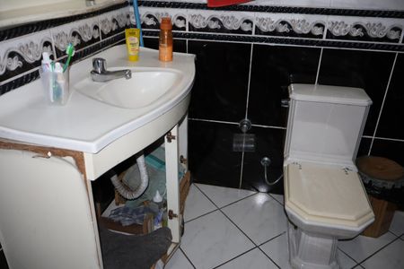 Casa à venda com 125m², 4 quartos e 2 vagasBanheiro Suíte casa 1 (térrea)
