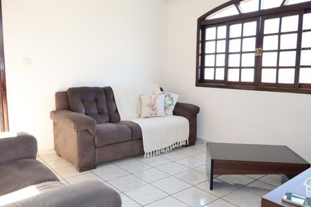 Casa à venda com 125m², 4 quartos e 2 vagasSala casa 2 (superior)