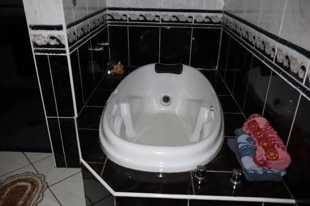 Casa à venda com 125m², 4 quartos e 2 vagasBanheiro Suíte casa 1 (térrea)