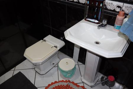Casa à venda com 125m², 4 quartos e 2 vagasBanheiro casa 1 (térrea)