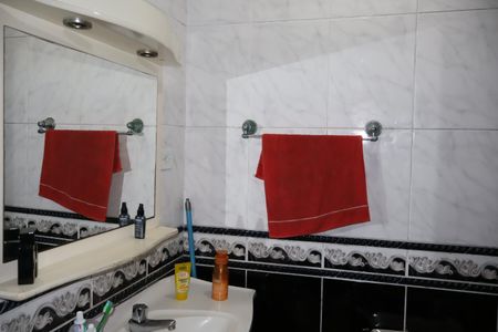 Casa à venda com 125m², 4 quartos e 2 vagasBanheiro Suíte casa 1 (térrea)