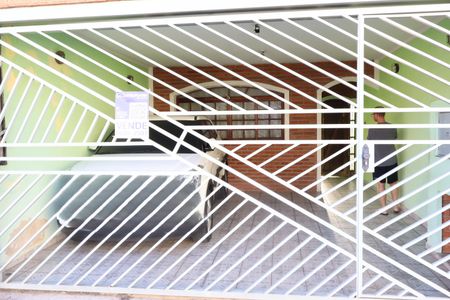 Casa à venda com 125m², 4 quartos e 2 vagasFachada e portão