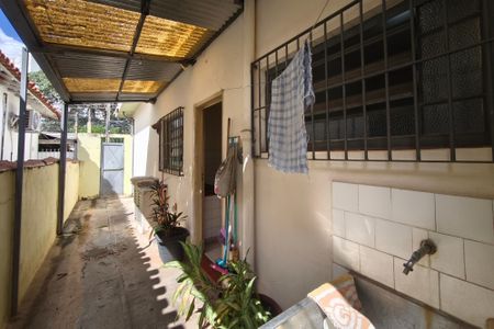 Casa à venda com 144m², 3 quartos e 2 vagasCorredor - Quintal
