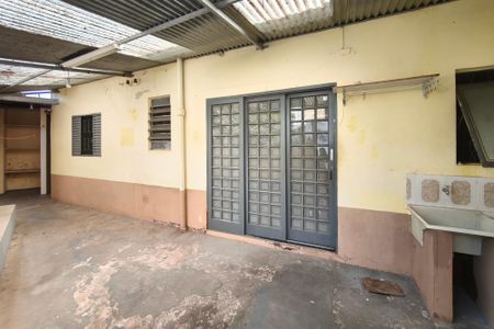 Casa à venda com 144m², 3 quartos e 2 vagasQuintal - Fundos