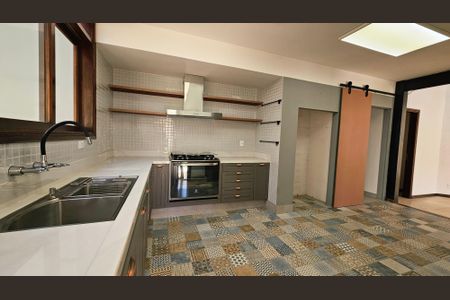 Casa para alugar com 3 quartos, 266m² em Jardim Samambaia, Jundiaí