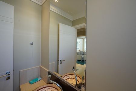 Casa de condomínio à venda com 286m², 3 quartos e 4 vagasLavabo