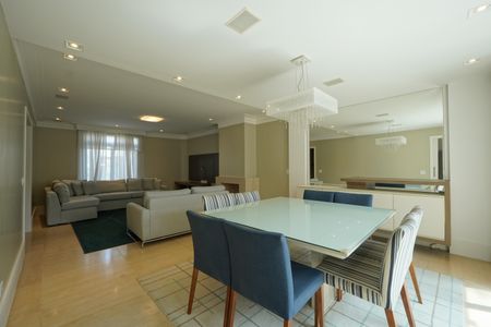 Casa de condomínio à venda com 286m², 3 quartos e 4 vagasSala