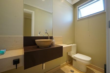 Casa de condomínio à venda com 286m², 3 quartos e 4 vagasLavabo