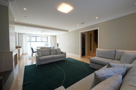 Casa de condomínio à venda com 286m², 3 quartos e 4 vagasSala