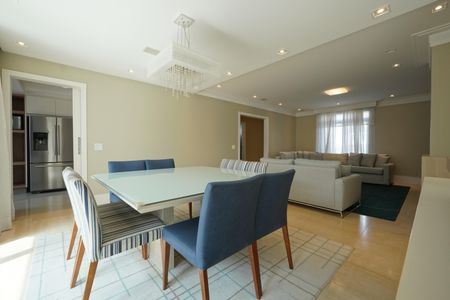 Casa de condomínio à venda com 286m², 3 quartos e 4 vagasSala