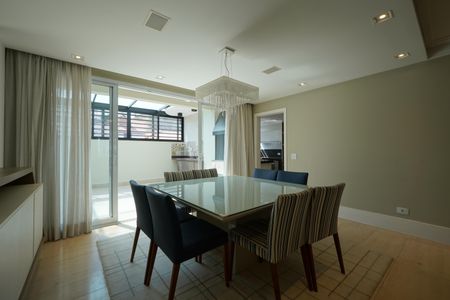 Casa de condomínio à venda com 286m², 3 quartos e 4 vagasSala