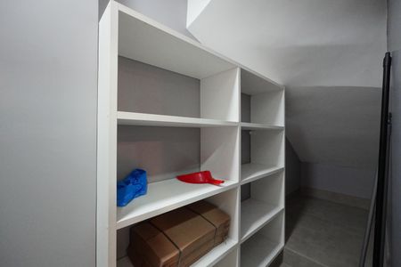 Casa de condomínio à venda com 286m², 3 quartos e 4 vagasDepósito