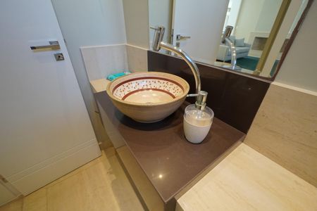 Casa de condomínio à venda com 286m², 3 quartos e 4 vagasLavabo