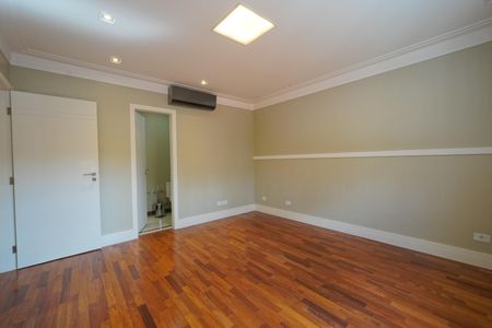 Casa de condomínio à venda com 286m², 3 quartos e 4 vagasSuíte 2