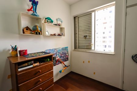 Apartamento à venda com 155m², 4 quartos e 2 vagasQuarto 2